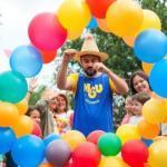 Cómo se fijan las estructuras de globos de forma segura