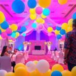 Qué mantenimiento requiere una decoración con globos durante un evento largo